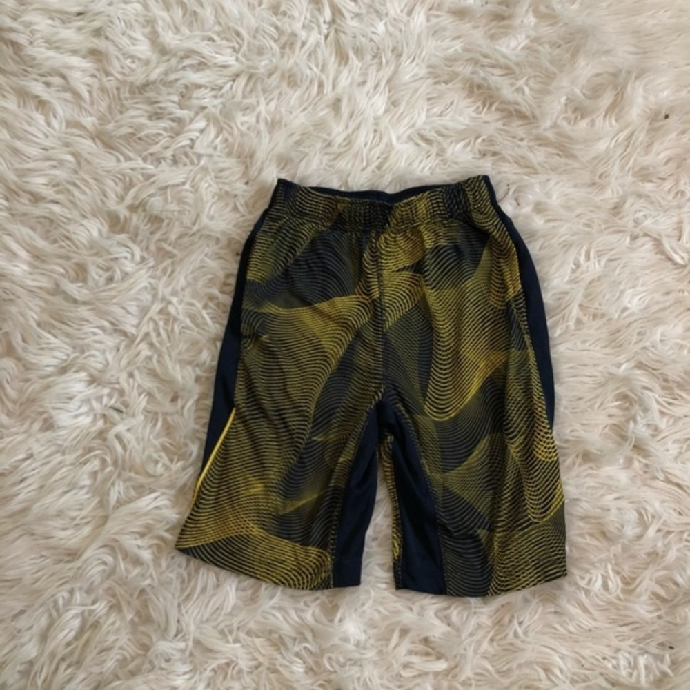 Nike navy and yellow boys basketball shorts sz med